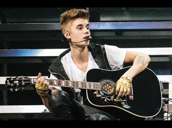 Can Justin Bieber Play Guitar?