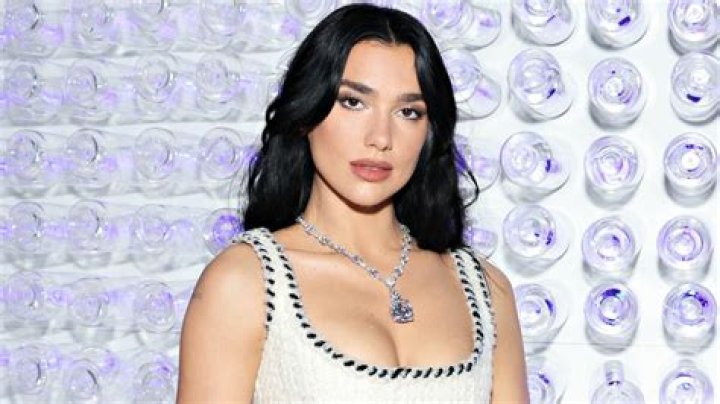 Dua Lipa Surprises Her Biggest Fan on “The Tonight Show Starring Jimmy Fallon” (WATCH) – Celeb Secrets