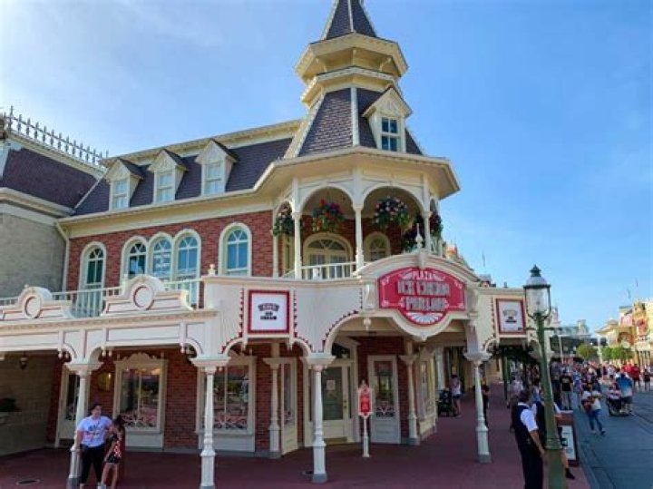 8 of Our Favorite Romantic Spots in Walt Disney World