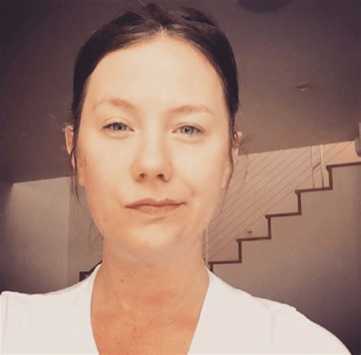 Elizabeth Ann Hanks wiki-bio, married, husband, siblings, family,net worth