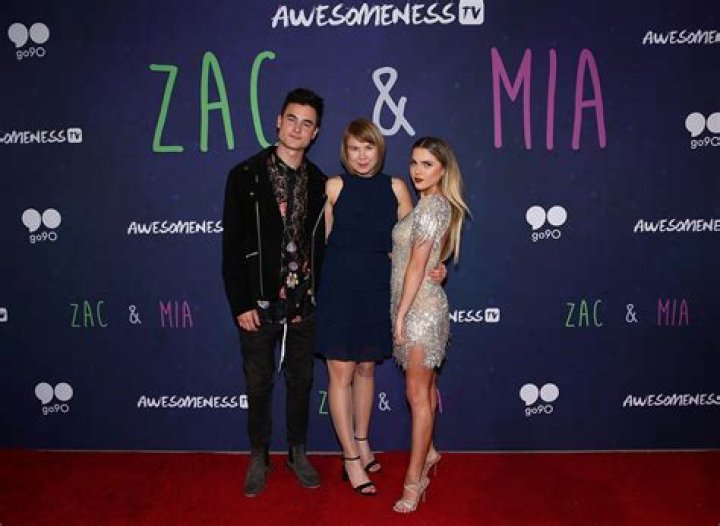 Here’s Why We’re Obsessing Over go90’s New Show ‘Zac & Mia’ – Celeb Secrets