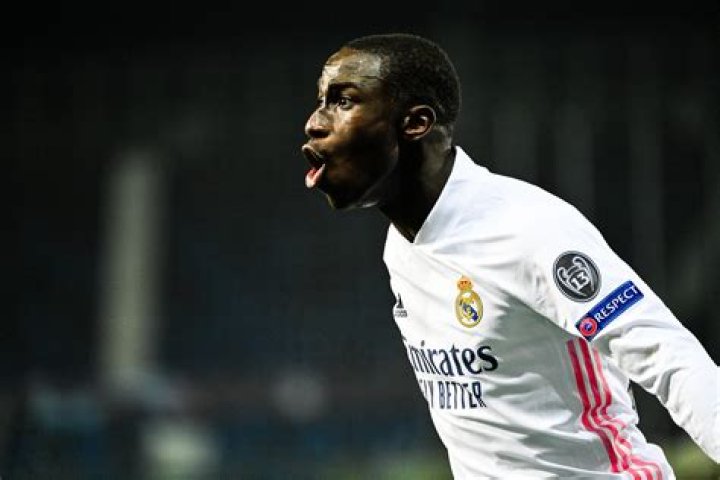 Ferland Mendy histoire d'enfance plus Biographie non racontée Faits