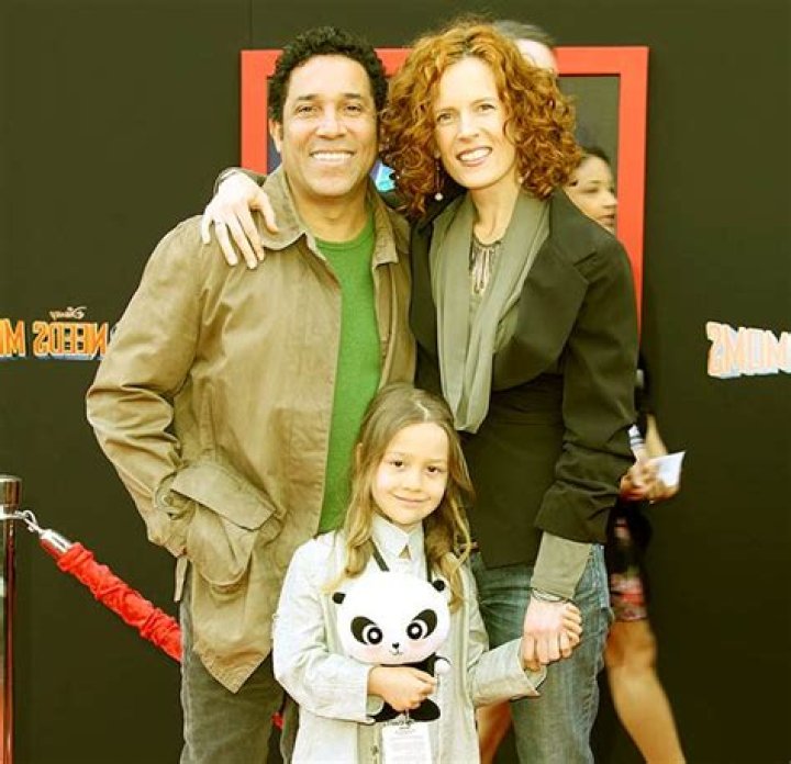 Oscar Nunez Wife, Net Worth, Wiki-Bio, Children. Is He Gay?