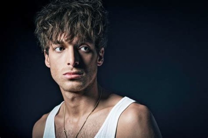 Hire Paolo Nutini for a Corporate Event or Performance Booking.