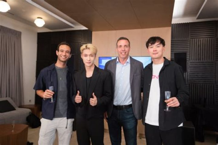 Warner Music China Strikes Album Deal With Chinese Superstar Lay Zhang