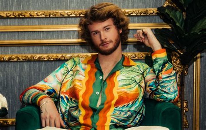 Hire Yung Gravy for a Corporate Event or Performance Booking.